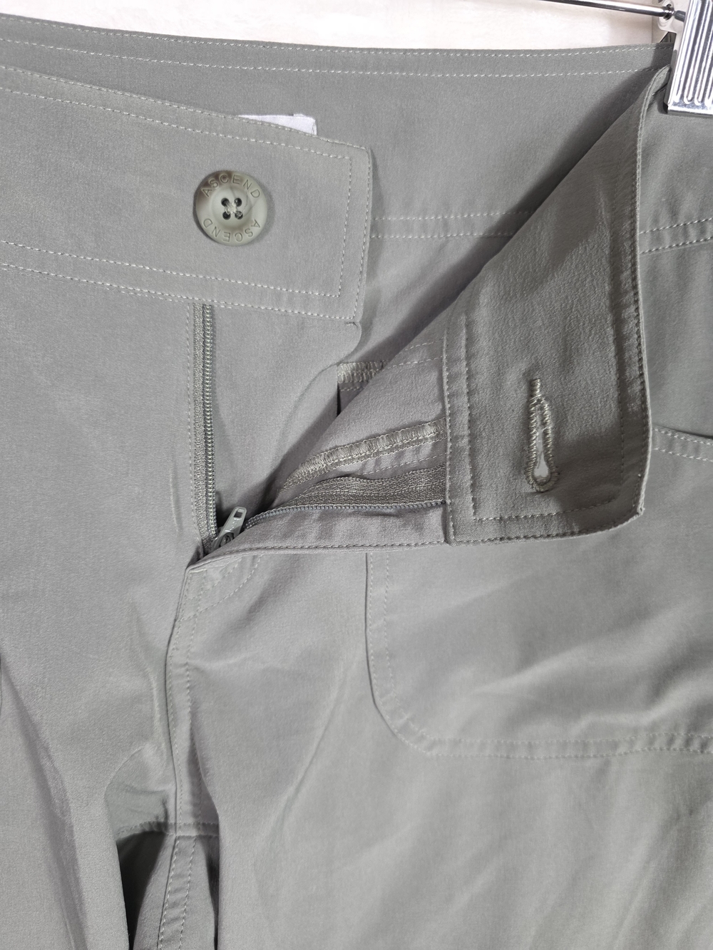 Ascend Women's Sage Green Hiking Pants Size 4 Stretch Adjustable Hem - Picture 7 of 10